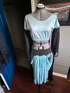Gently Worn 3 Piece Belly Dance Costume with Veil.  36 Inch Bust and 38 Inch Hip